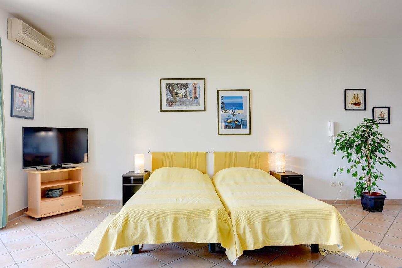 Apartments Villa Ana Medulin Bagian luar foto